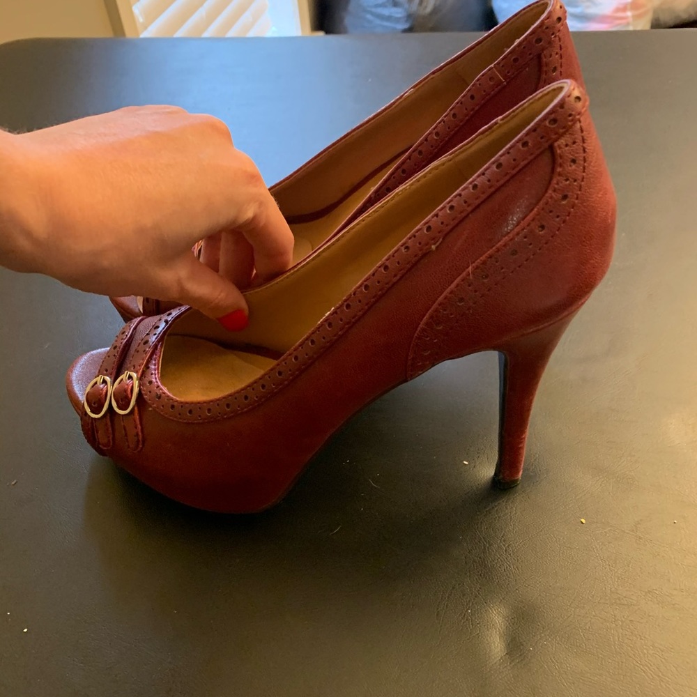 Red heels - Picture 2 of 3